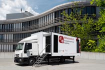 Das Mittelstand 4.0-Mobil zeigt als mobiler, ausfahrbarer Ausstellungsraum Digitalisierungslösungen für den Mittelstand.
